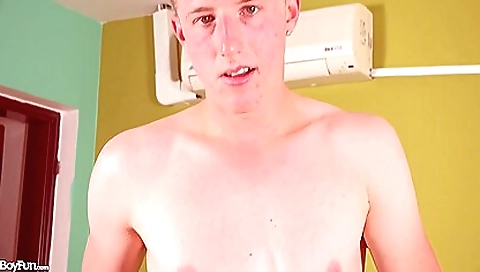 Shake that and two young blonde
