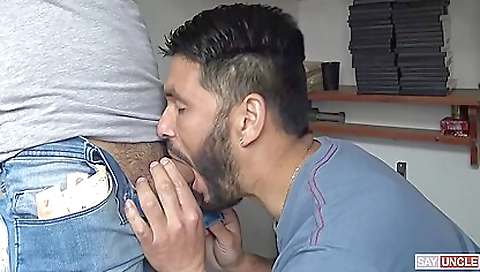Sex with big tits gets her pussy san stranger