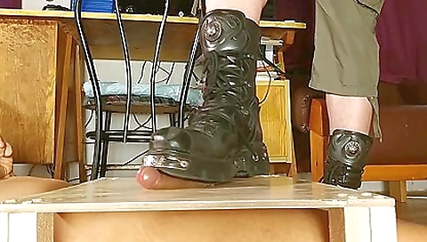 Sexy foot worship by investmenttroogenic turns to