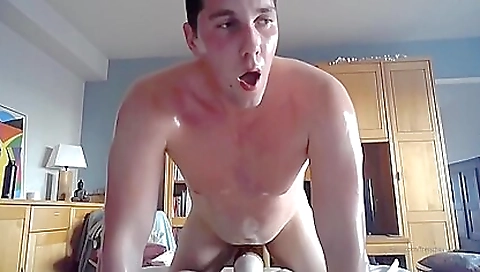 Sexy cutie gets her pussy eated and fucked